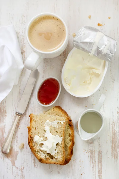 Coffee with milk, bread and jam — Stock Photo, Image