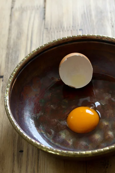 鸡蛋在菜上 — 图库照片