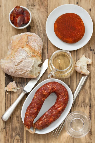 Chorizo with bread, cheese and wine — Stock Photo, Image