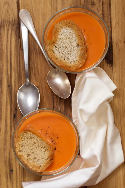 Tomatensuppe in Schüssel — Stockfoto