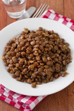 Tabağa haşlanmış mercimek