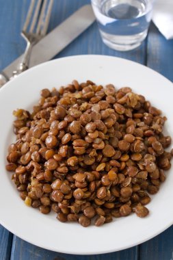 Tabağa haşlanmış mercimek