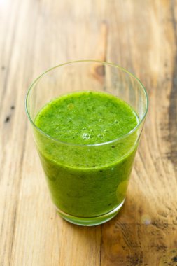 Kiwi spinach green smoothie