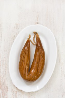 Beyaz tabak Sosis füme