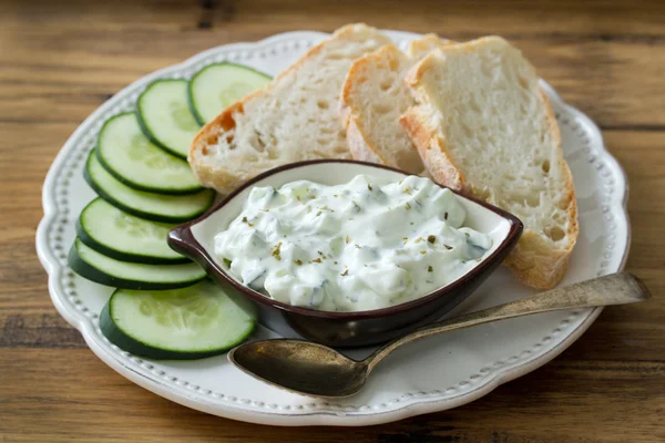 Cucumber dip with bread on plate — Stock Photo, Image