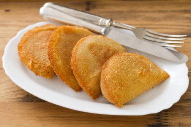 poruguese empada de frango beyaz izole arka planda