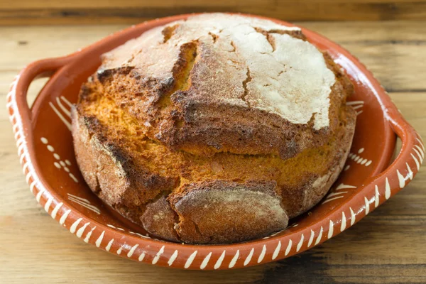 Portuguese cornbread on brown — Stock Photo, Image