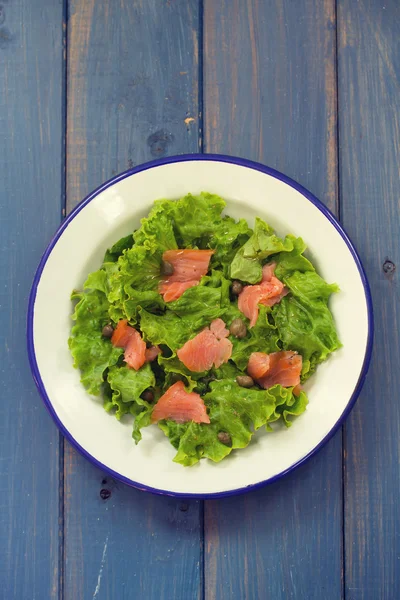 Salad with smoked salmon on plate — Stock Photo, Image