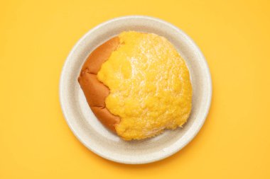 Geleneksel Portekiz ekmeği pao de deus on dish