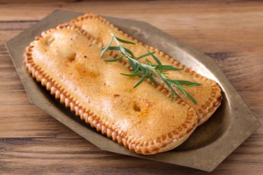 tabak kahverengi zemin üzerinde üzerinde tipik Portekizce meze