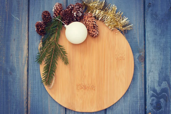 Tablero marrón con decoración de Navidad —  Fotos de Stock