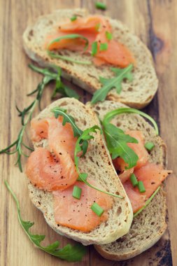 tost füme somon ile