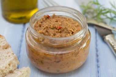 Mavi ahşap arka camına yapıştırmak