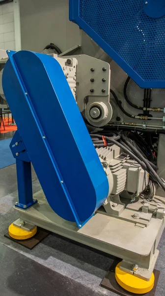 Niebieska Stalowa Osłona Zabezpieczająca Silnik Maszyny — Zdjęcie stockowe