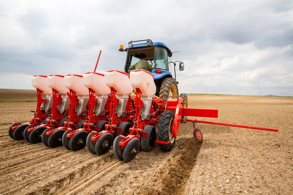 Semis Par Tracteur Semences Champ Printemps Images De Stock Libres De Droits