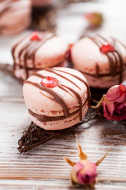 Çikolata ile pembe macarons