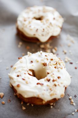 Beyaz çikolata ile ev yapımı çörek 
