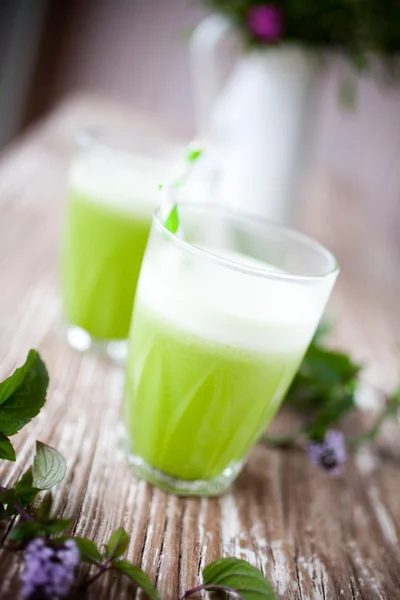 Green juice from fruit — Stock Photo, Image