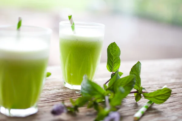 Grön juice från frukt — Stockfoto