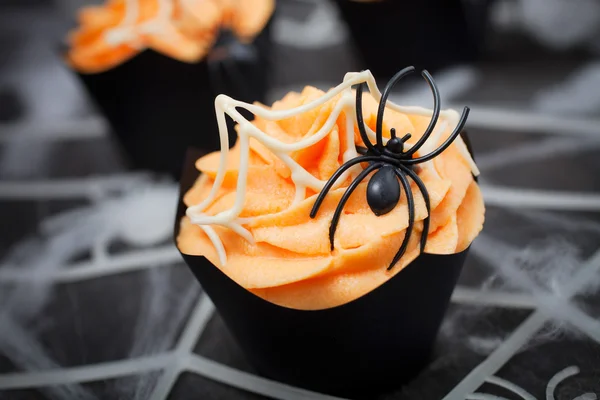 Кекс паука на Хэллоуин — стоковое фото