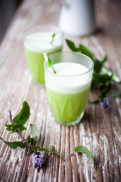 Зелёный сок — стоковое фото