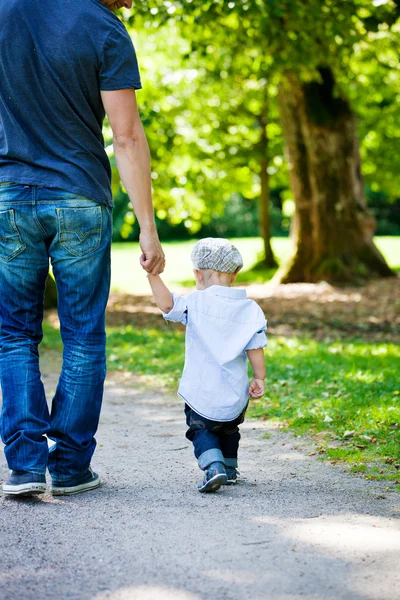 Father in park with son — Stock Photo, Image
