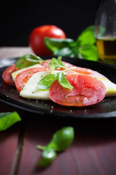 Ensalada de tomate y mozzarella —  Fotos de Stock