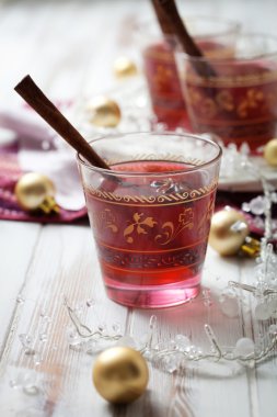 Mulled şarap ve Noel dekorasyon