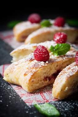 Ev yapımı tatlı rulo