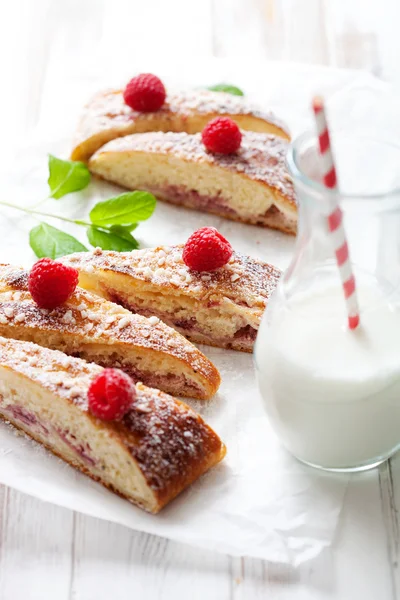 Homemade sweet roll — Stock Photo, Image