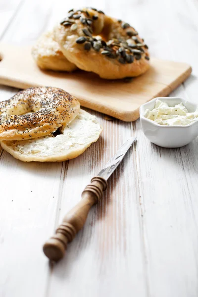 Hausgemachte Bagels mit Sesam — Stockfoto