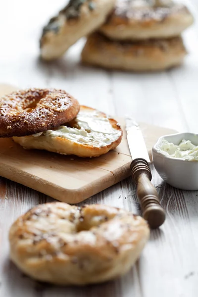 Hemgjord bagels med Sesam — Stockfoto