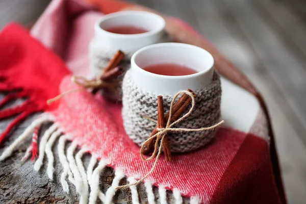 Mulled wine in mugs — Stock Photo, Image