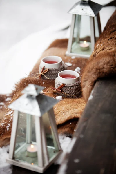 Glühwein in mokken — Stockfoto