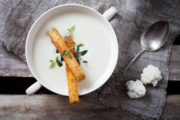 Soup with toasted bread — Stock Photo, Image