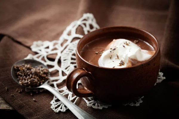 라벤더의 힌트와 초콜릿 — 스톡 사진
