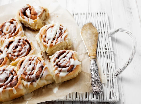 Rollos con glaseado de queso crema —  Fotos de Stock