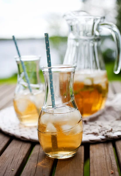 Té helado con hojas de menta —  Fotos de Stock