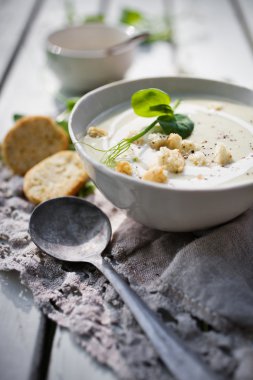 Bezelye ile karnabahar çorbası