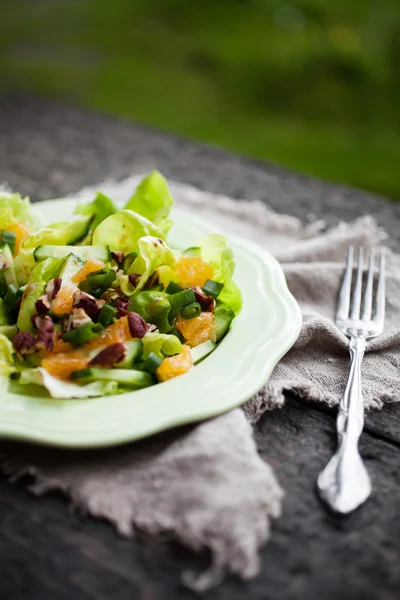 Летний салат с мандарином — стоковое фото