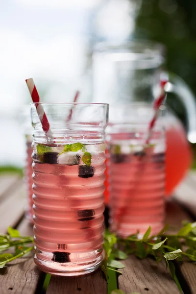Berry limonade in glazen — Stockfoto