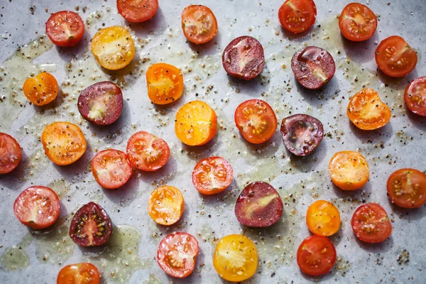 Zubereitung von gebratenen Tomaten — Stockfoto