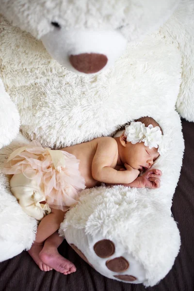 Bebé durmiendo en manta — Foto de Stock