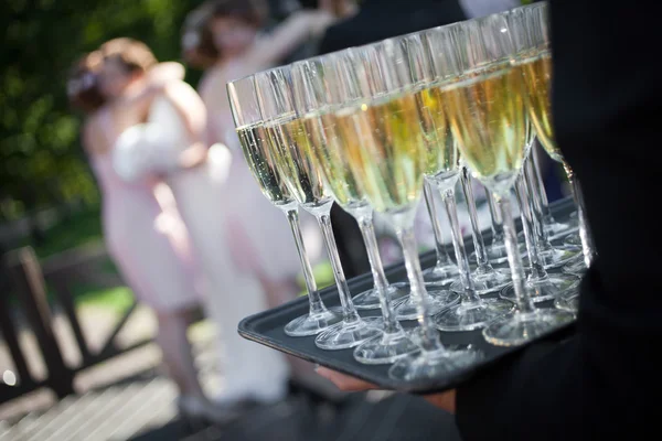 Свадебный прием с игристым вином — стоковое фото