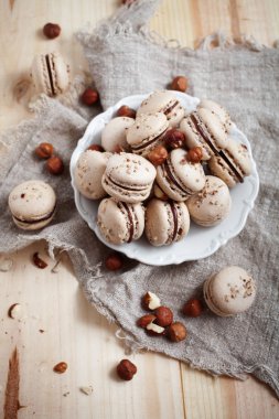 Bademli kurabiye fındık ve çikolata ile