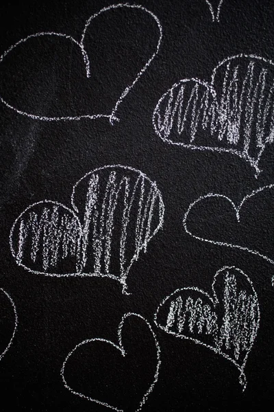 Kara tahta çizilen Kalpler — Stok fotoğraf