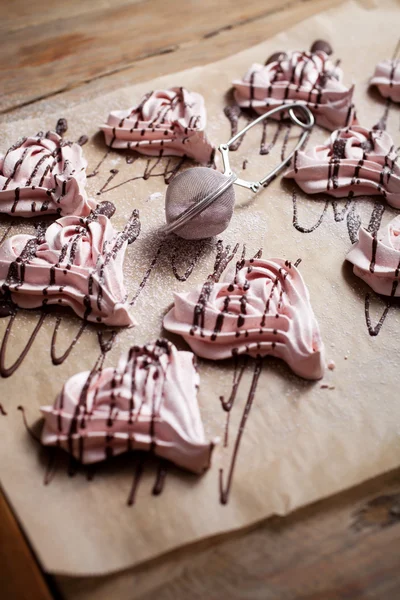 Meringues pembe Kalpler — Stok fotoğraf