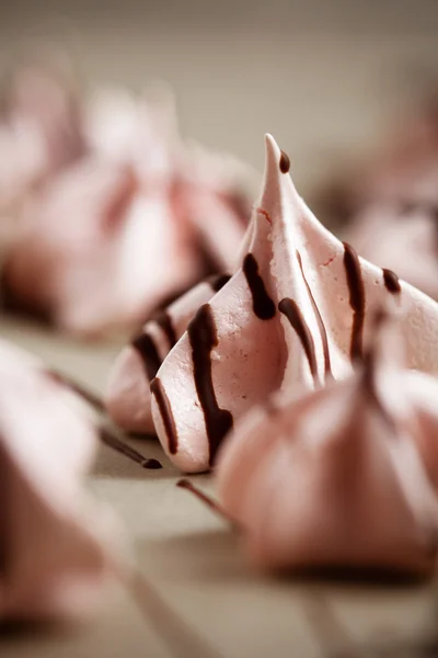 Pink meringues with chocolate — Stock Photo, Image