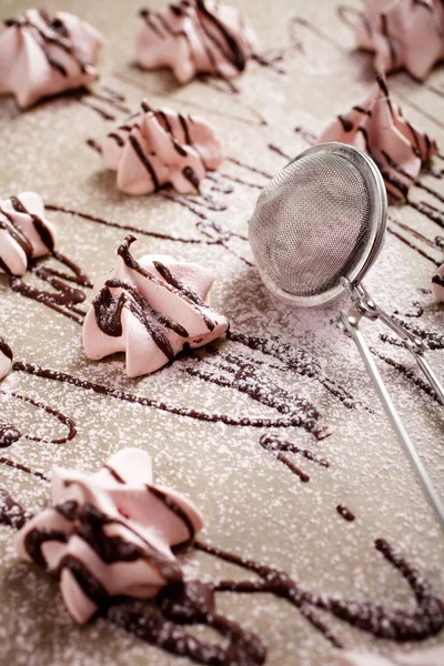 Meringhe rosa con cioccolato — Foto Stock