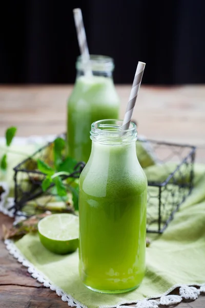 健康的なグリーン ジュース — ストック写真
